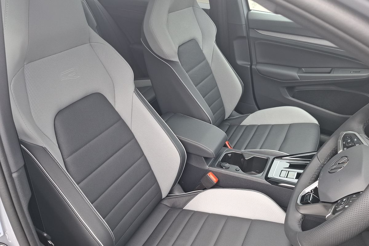 2025 Volkswagen Golf 110TSI R-Line 8.5