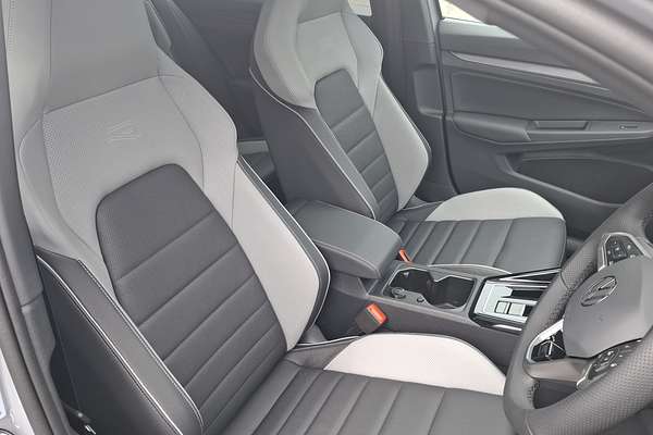 2025 Volkswagen Golf 110TSI R-Line 8.5