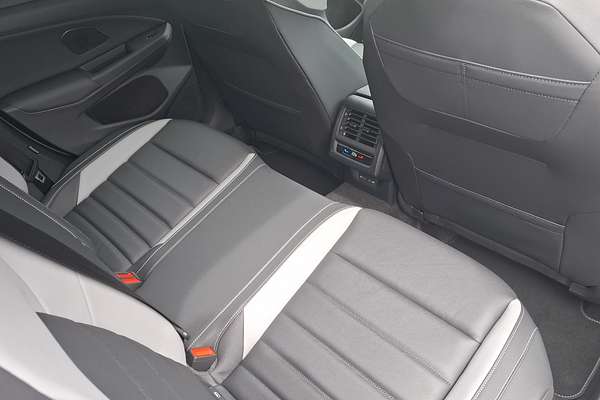 2025 Volkswagen Golf 110TSI R-Line 8.5
