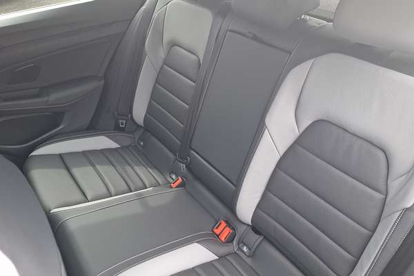 2025 Volkswagen Golf 110TSI R-Line 8.5