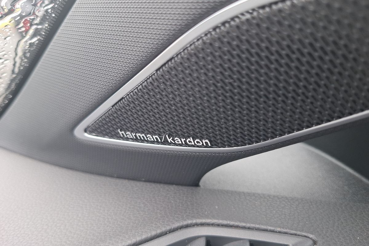 2025 Volkswagen Golf 110TSI R-Line 8.5