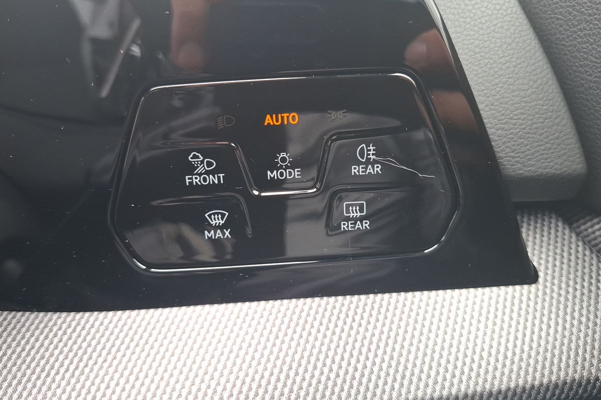 2025 Volkswagen Golf 110TSI R-Line 8.5