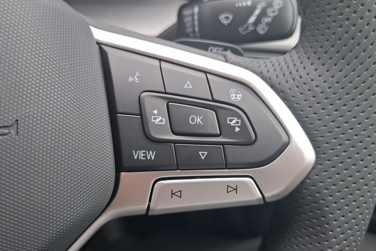 2025 Volkswagen Golf 110TSI R-Line 8.5