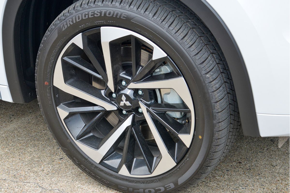 2024 Mitsubishi Outlander PHEV Exceed Tourer ZM
