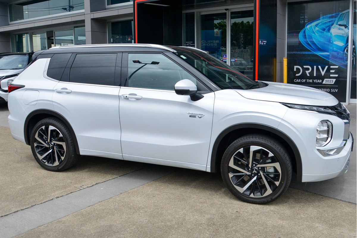 2024 Mitsubishi Outlander PHEV Exceed Tourer ZM
