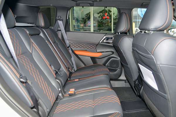 2024 Mitsubishi Outlander PHEV Exceed Tourer ZM
