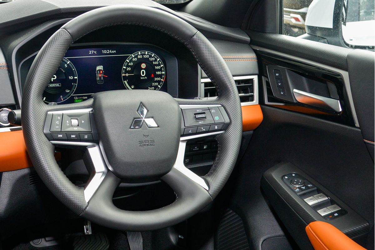 2024 Mitsubishi Outlander PHEV Exceed Tourer ZM