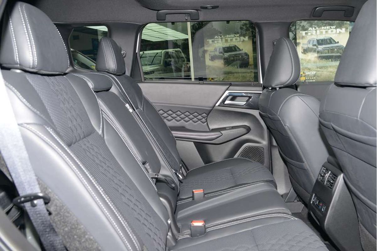2024 Mitsubishi Outlander PHEV GSR ZM