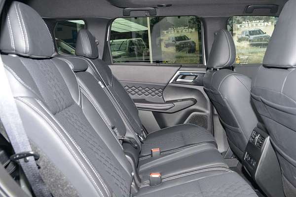 2024 Mitsubishi Outlander PHEV GSR ZM