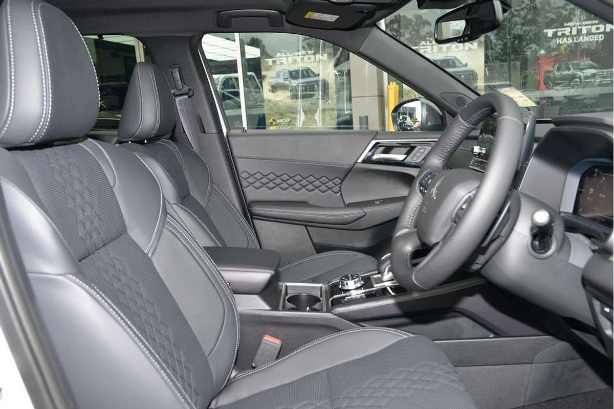 2024 Mitsubishi Outlander PHEV GSR ZM