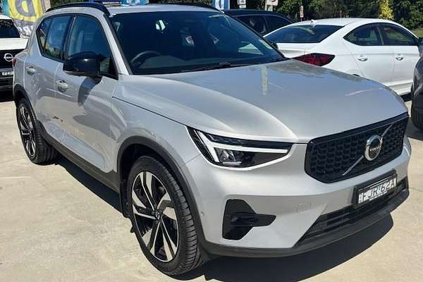 2023 Volvo XC40 Ultimate B5 Dark