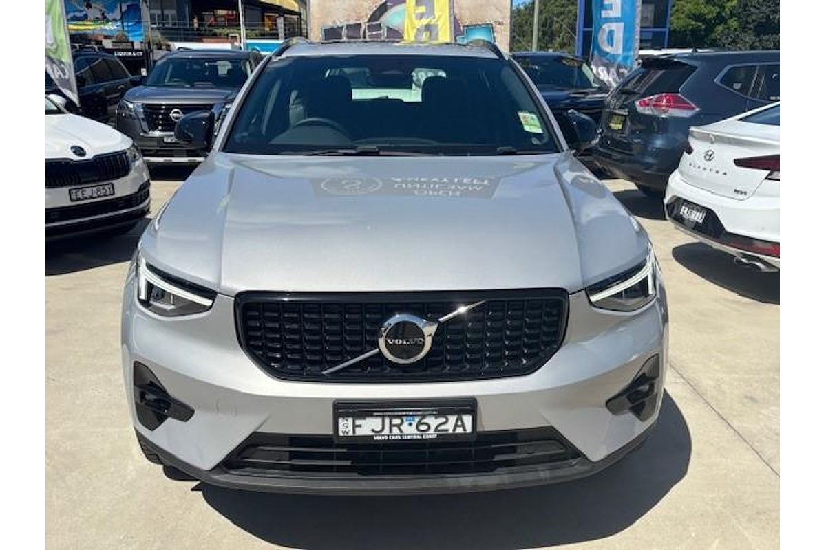 2023 Volvo XC40 Ultimate B5 Dark