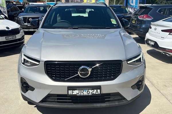 2023 Volvo XC40 Ultimate B5 Dark