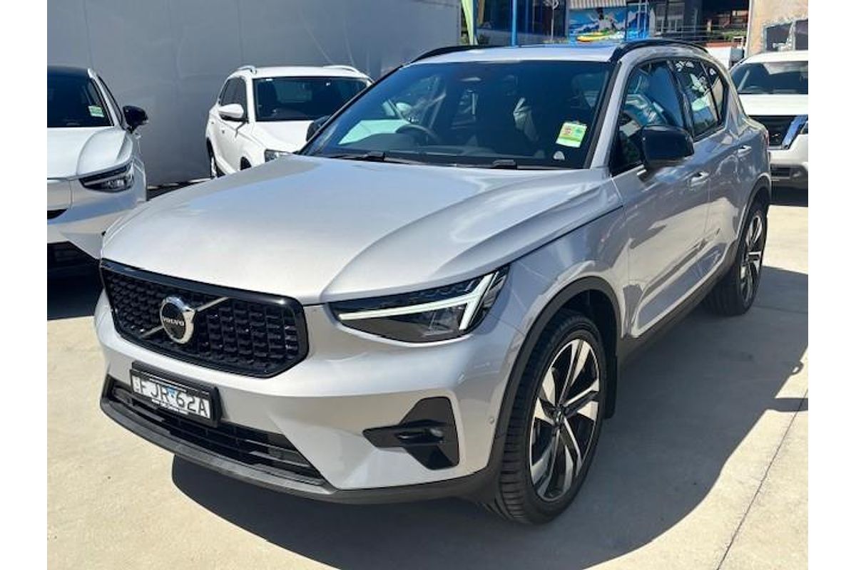 2023 Volvo XC40 Ultimate B5 Dark