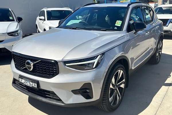 2023 Volvo XC40 Ultimate B5 Dark