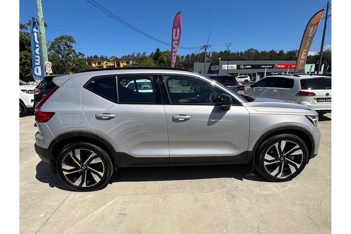 2023 Volvo XC40 Ultimate B5 Dark