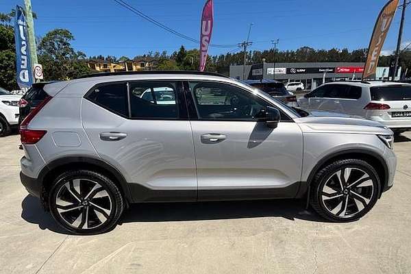 2023 Volvo XC40 Ultimate B5 Dark