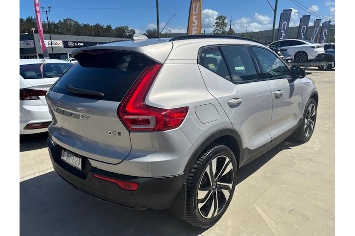 2023 Volvo XC40 Ultimate B5 Dark