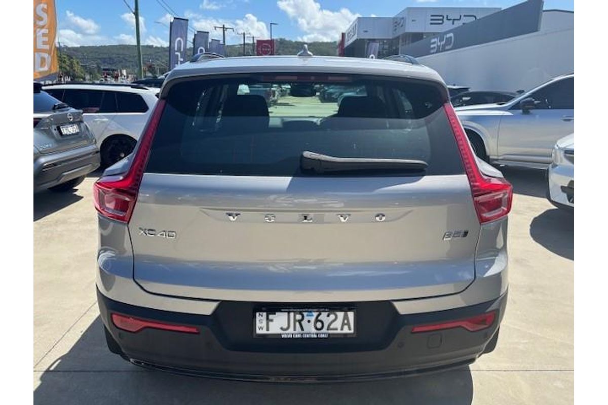2023 Volvo XC40 Ultimate B5 Dark
