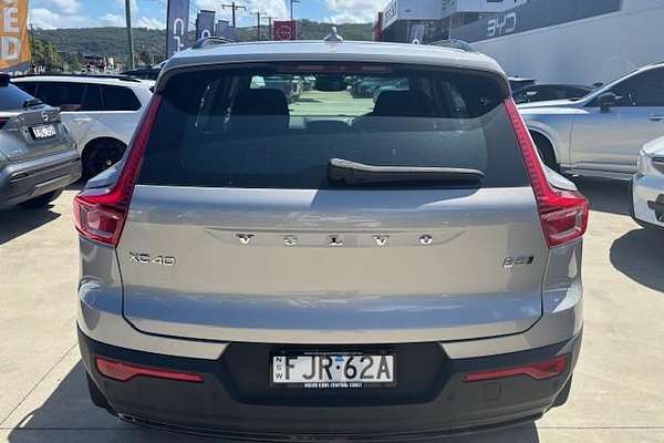 2023 Volvo XC40 Ultimate B5 Dark