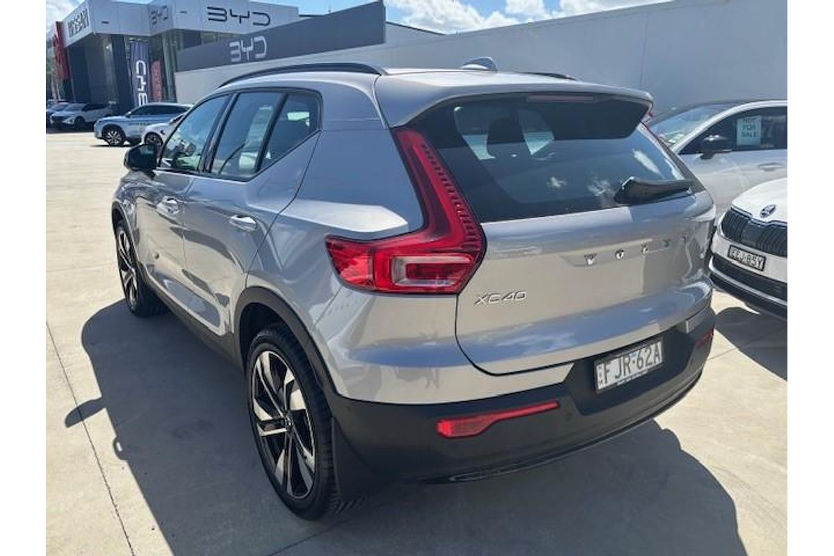 2023 Volvo XC40 Ultimate B5 Dark
