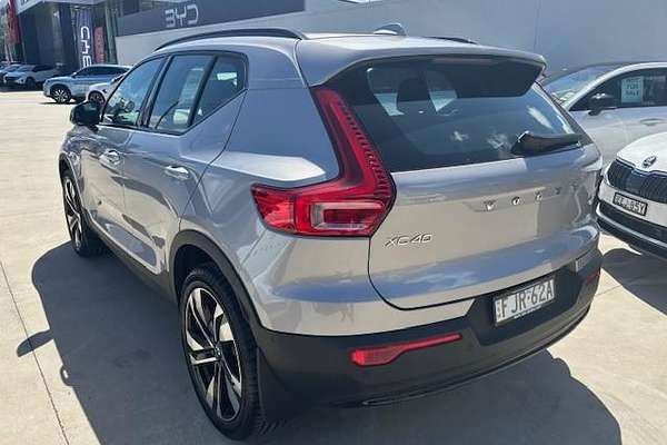 2023 Volvo XC40 Ultimate B5 Dark