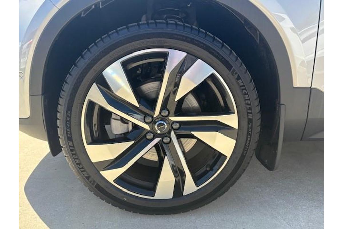 2023 Volvo XC40 Ultimate B5 Dark