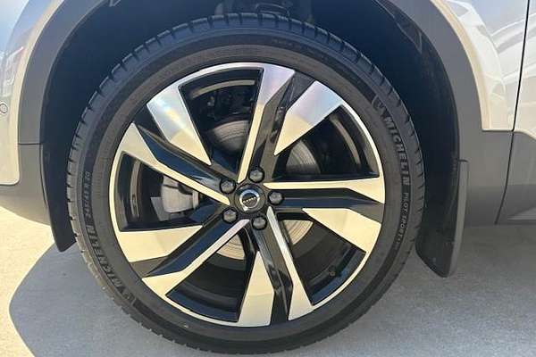 2023 Volvo XC40 Ultimate B5 Dark
