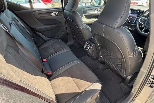 2023 Volvo XC40 Ultimate B5 Dark