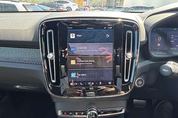 2023 Volvo XC40 Ultimate B5 Dark