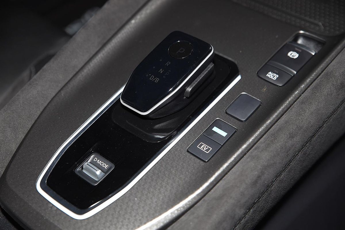 2025 Nissan QASHQAI N-DESIGN e-POWER J12