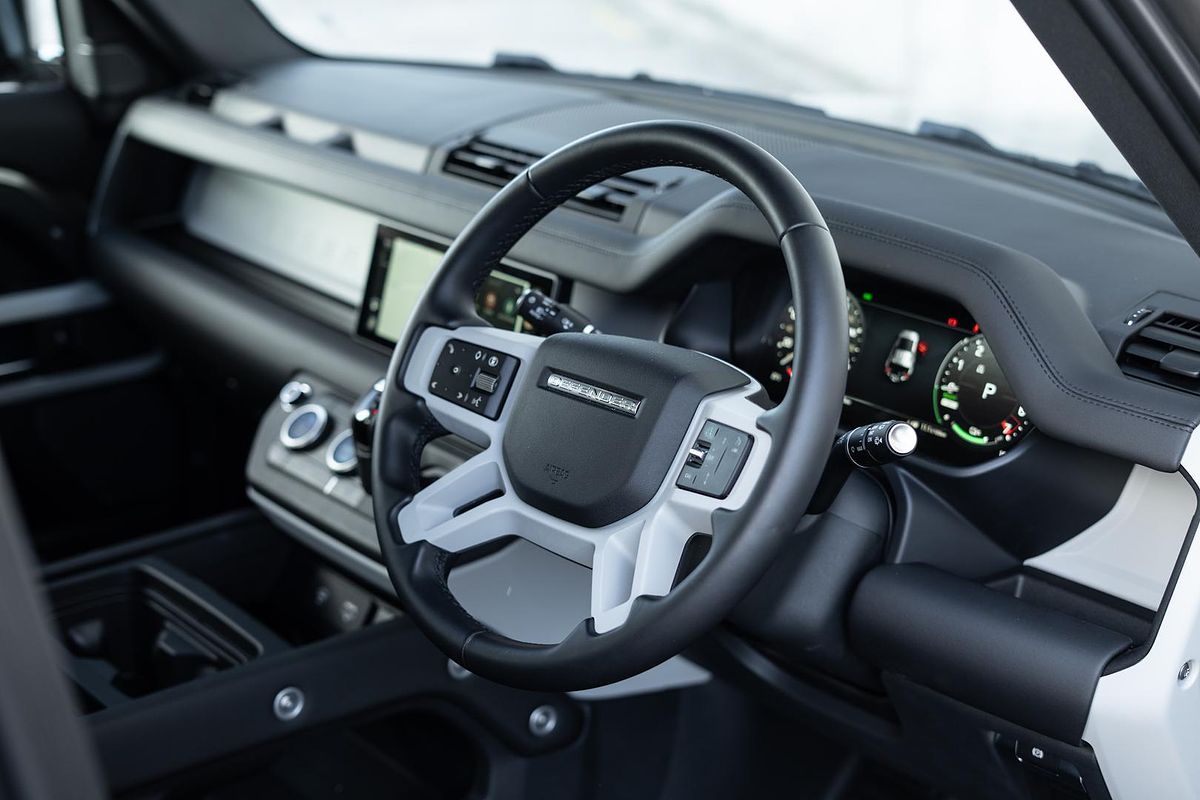 2023 Land Rover Defender 110 P400e X-Dynamic SE L663