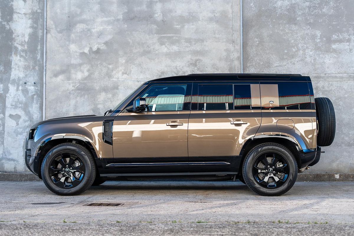 2023 Land Rover Defender 110 P400e X-Dynamic SE L663