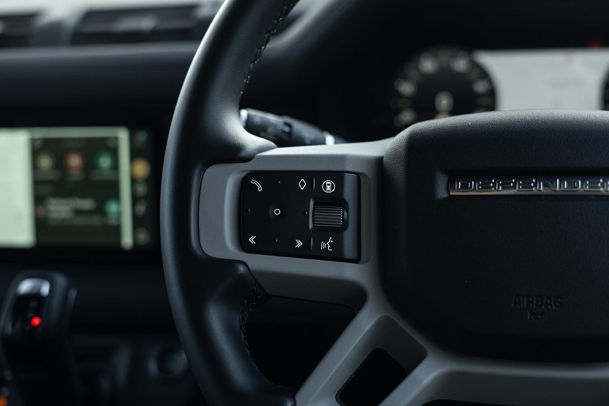 2023 Land Rover Defender 110 P400e X-Dynamic SE L663
