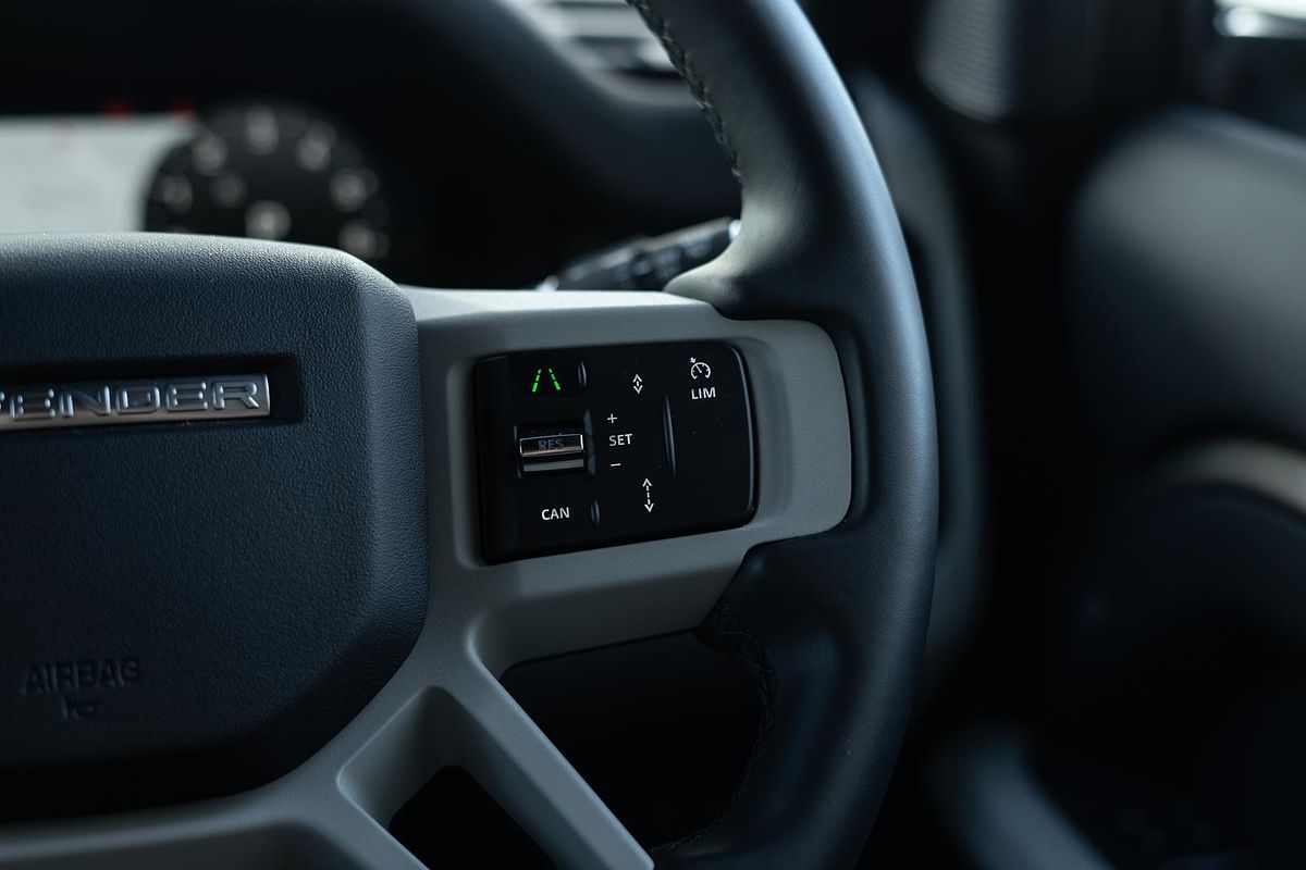 2023 Land Rover Defender 110 P400e X-Dynamic SE L663