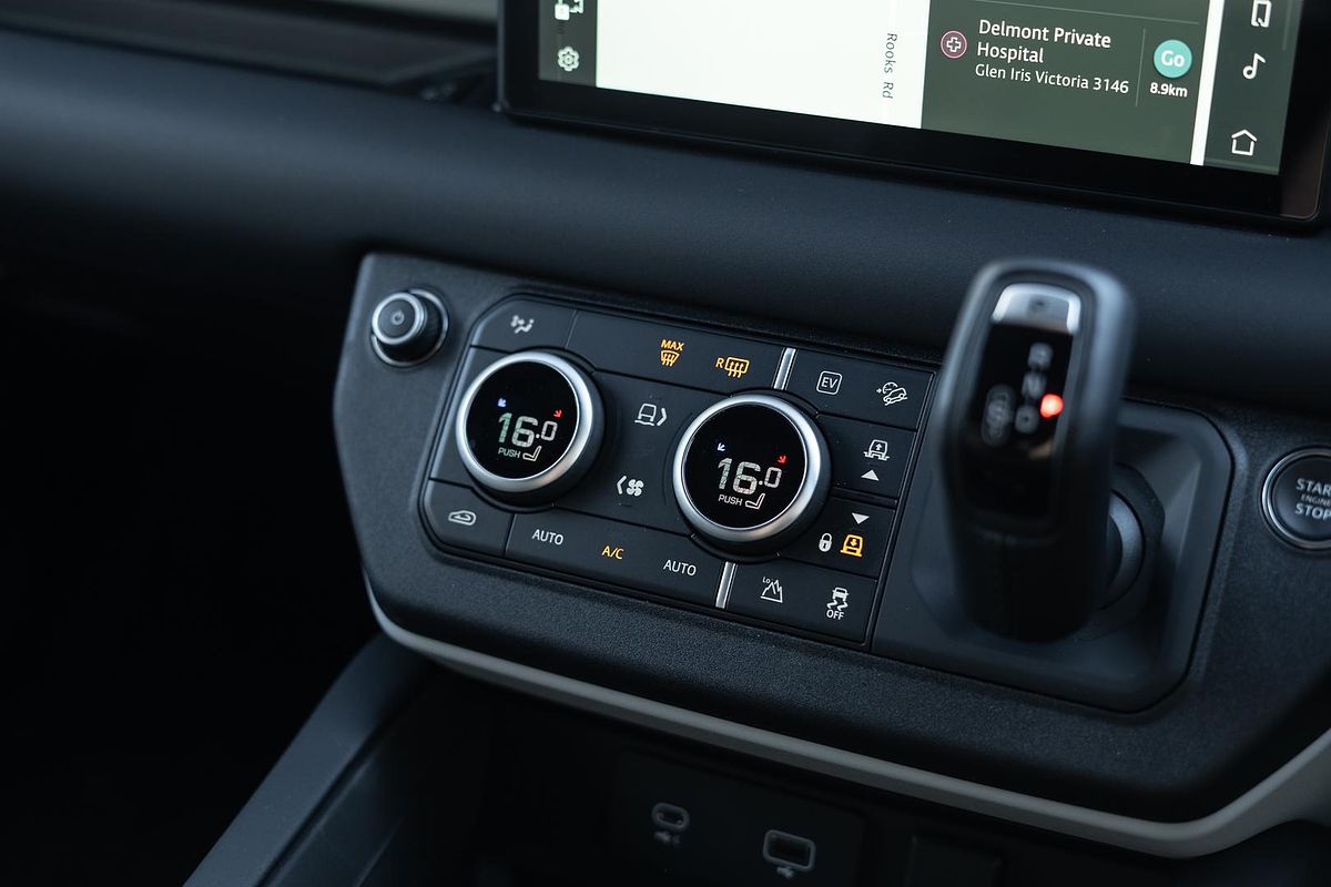 2023 Land Rover Defender 110 P400e X-Dynamic SE L663