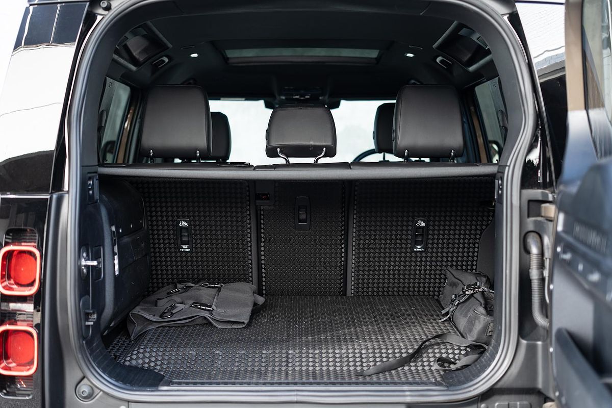 2023 Land Rover Defender 110 P400e X-Dynamic SE L663
