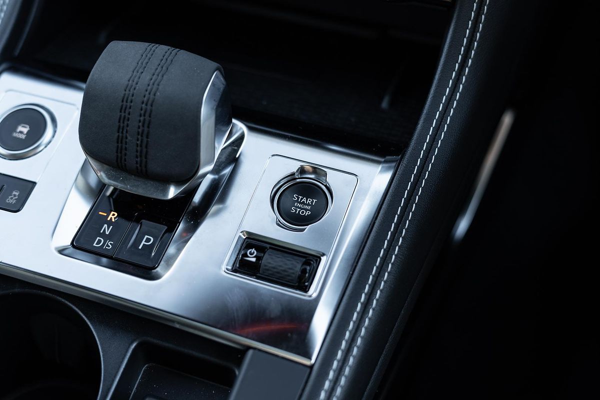 2023 Jaguar F-PACE P250 R-Dynamic SE X761