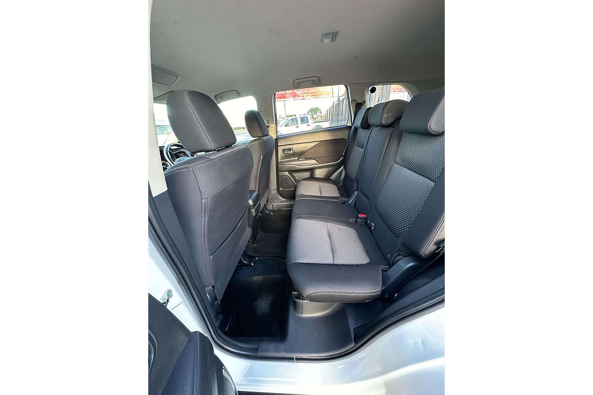 2017 Mitsubishi Outlander LS Safety Pack ZK