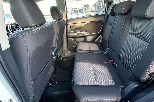 2017 Mitsubishi Outlander LS Safety Pack ZK
