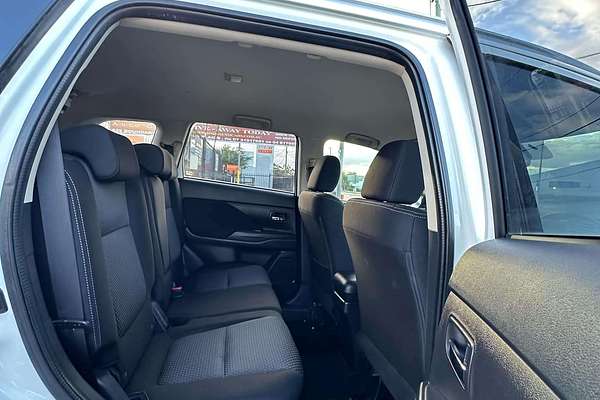 2017 Mitsubishi Outlander LS Safety Pack ZK