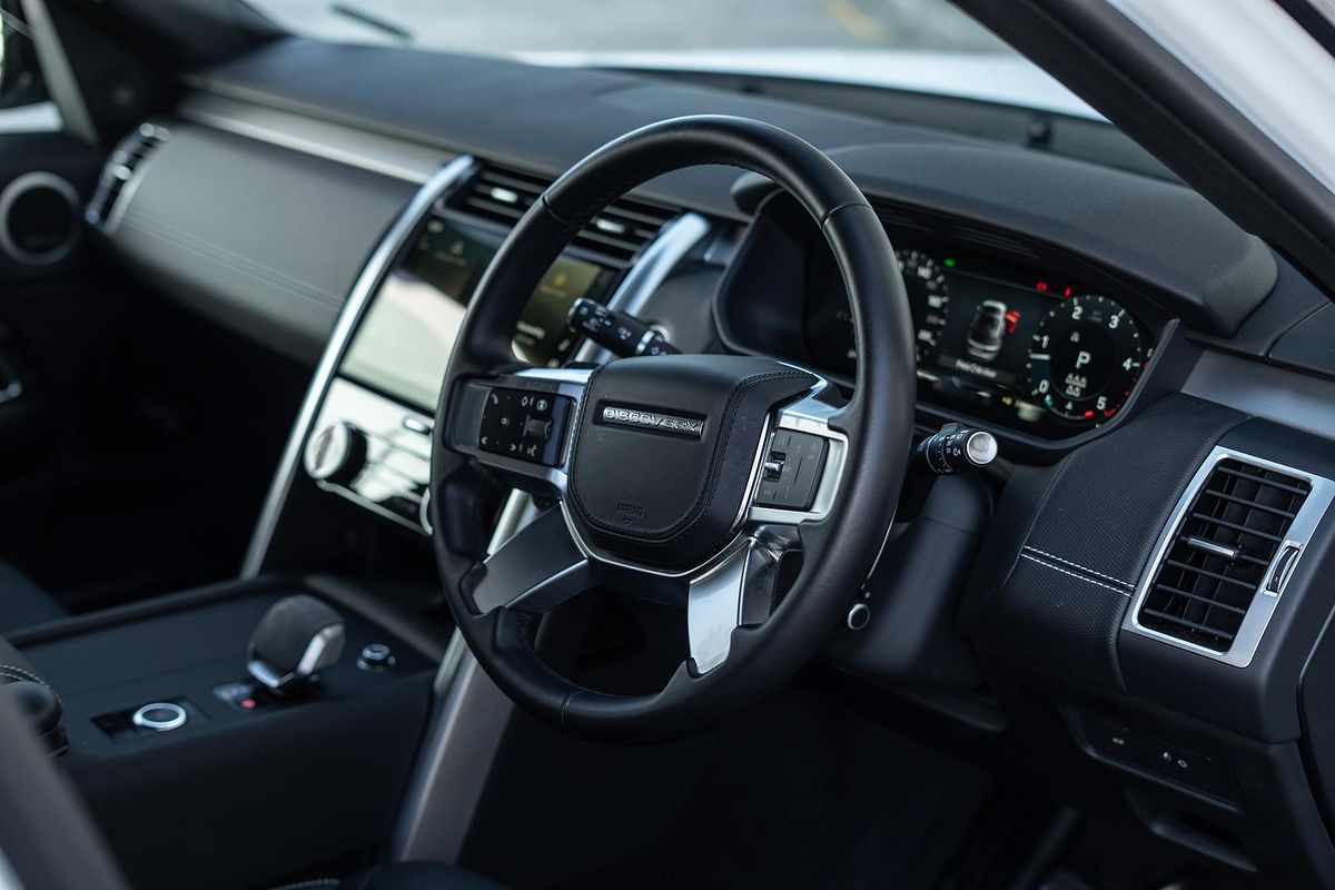 2023 Land Rover Discovery D300 Dynamic HSE Series 5
