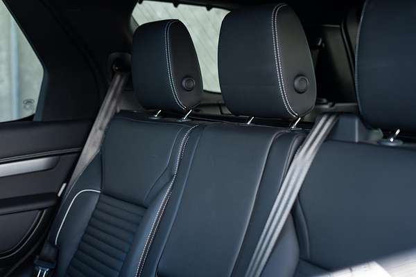 2023 Land Rover Discovery D300 Dynamic HSE Series 5