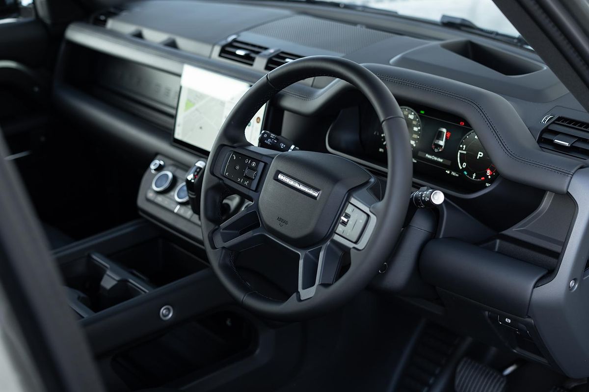 2024 Land Rover Defender 130 D350 X-Dynamic SE L663
