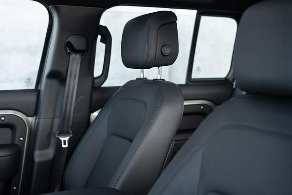 2024 Land Rover Defender 130 D350 X-Dynamic SE L663