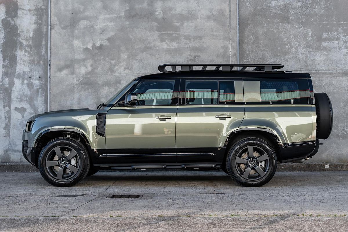 2024 Land Rover Defender 130 D350 X-Dynamic SE L663