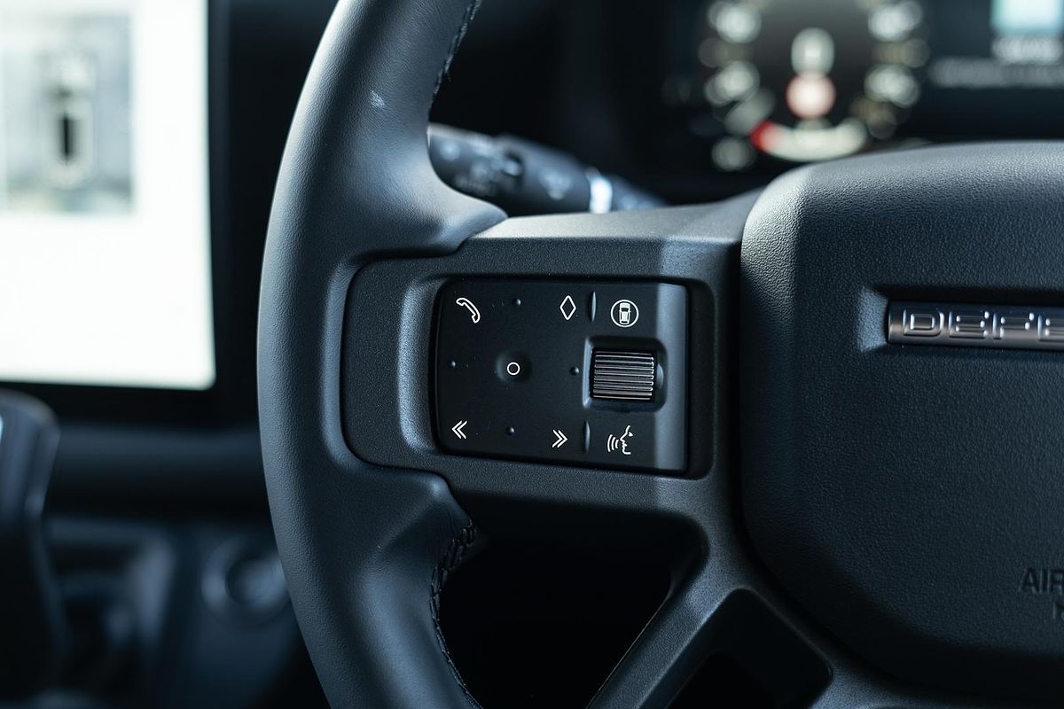 2024 Land Rover Defender 130 D350 X-Dynamic SE L663