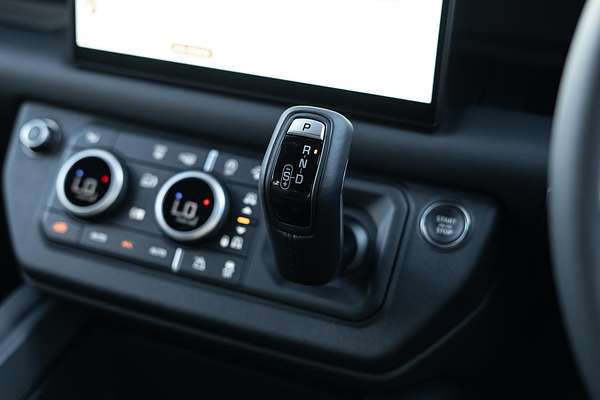 2024 Land Rover Defender 130 D350 X-Dynamic SE L663