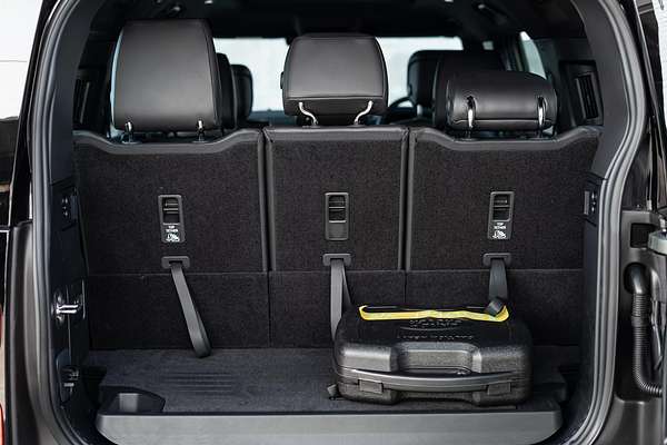 2024 Land Rover Defender 130 D350 X-Dynamic SE L663
