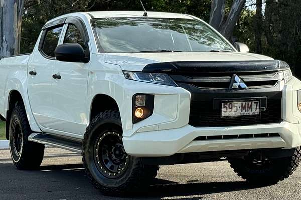 2022 Mitsubishi Triton GLX MR 4X4